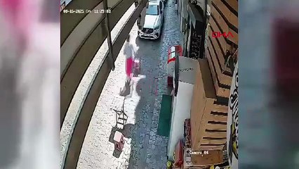 Gel de tepki gösterme! Cezaevinden çıkıp elinde bıçakla bir kadına saldırıp, serbest bırakıldı