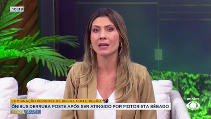 Ônibus derruba poste após ser atingido por motorista bêbado