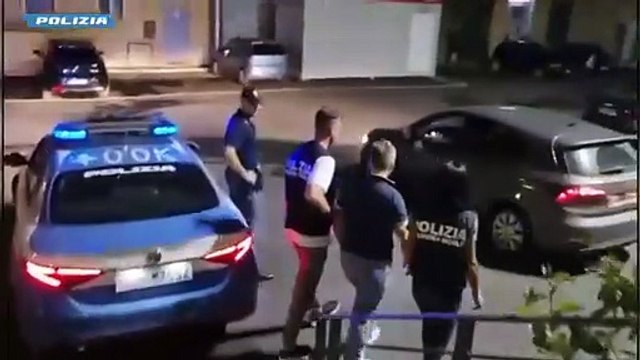 Picchia e maltratta la madre in ospedale: arrestato