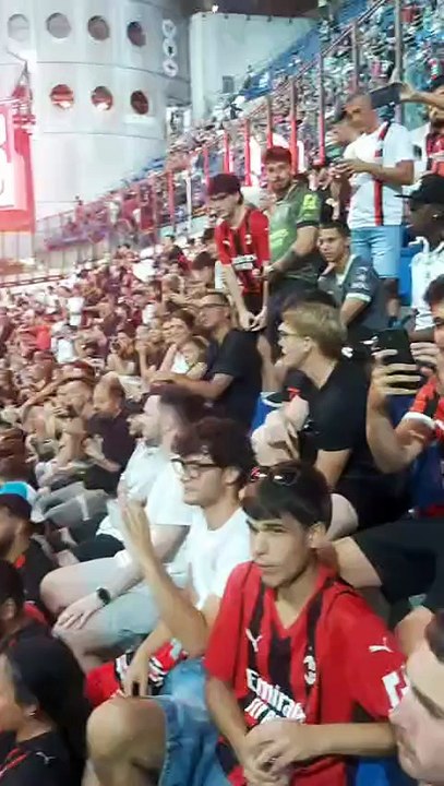 Milan-Bari: la Curva Sud senza gli ultras