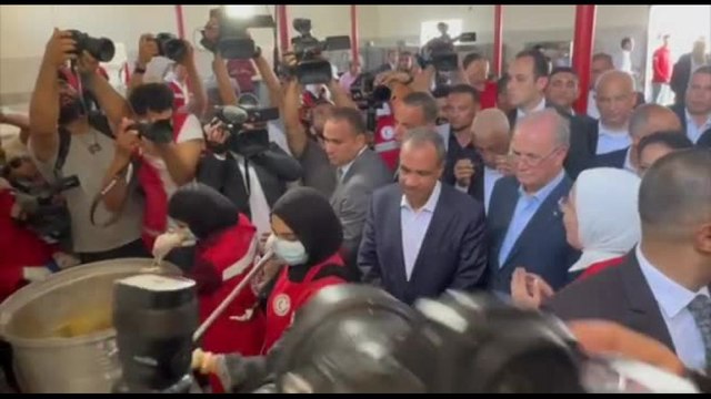 Il primo ministro palestinese visita il valico di Rafah