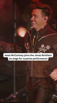 Jesse McCartney and Jonas Brothers perform Beautiful Soul