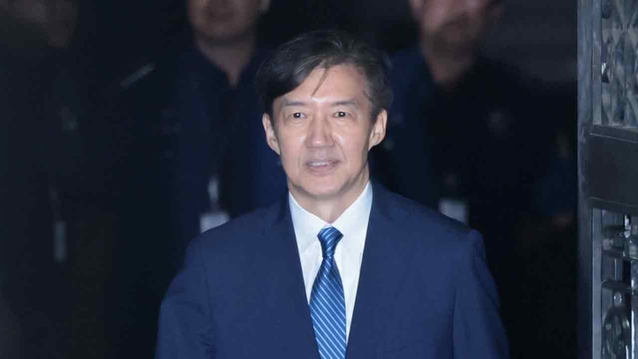 조국 "내년 6월 국민 심판받을 것"...사실상 출마 공식화 / YTN