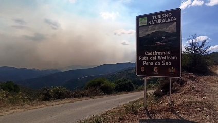 Avance del incendio de Ourense hacia Corullón en León