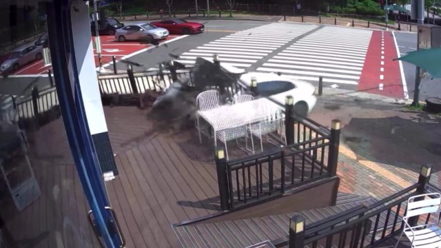 오산서 상가로 차량 돌진...교통사고 충격에 2차 사고 / YTN