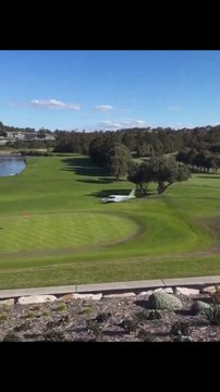 Una avioneta se estrella en un campo de golf y los ocupantes solo sufren heridas leves