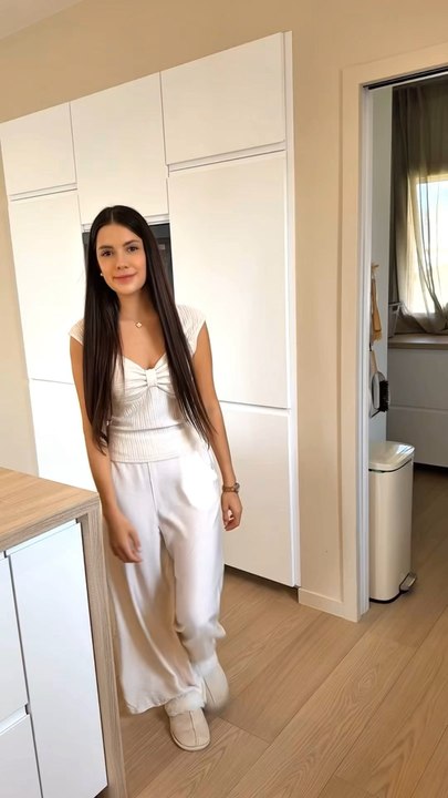 Les ingrédients :• Des feuilles de salade 🥗 • Quelques radis  • Des champignons de Paris frais champignons 🍄‍🟫 • Une pomme 🍎 • Des tomates cerises 🍅 • Un peu de fêta 🥛 • Du blanc de poulet 🐓 #healthy #healthyfoods #recettefacile