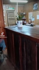 Productor yerbatero amenaza con prenderse fuego por cheques rebotados