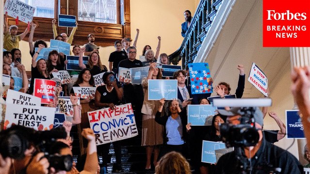 Texas Democrats Met With Cheers From Supporters Upon Return From Redistricting Walkout