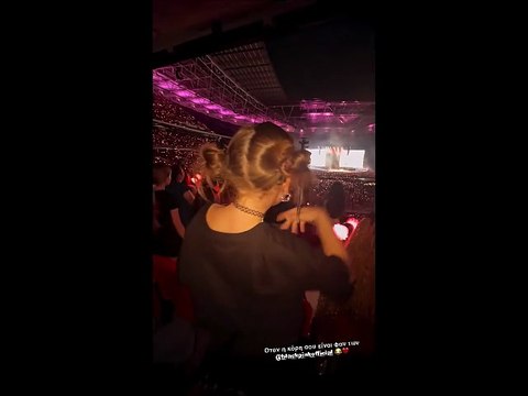 Ανατολή Κουινέλη: Με τους γονείς της σε συναυλία των Blackpink στο Λονδίνο-Είναι φανατική θαυμάστρια