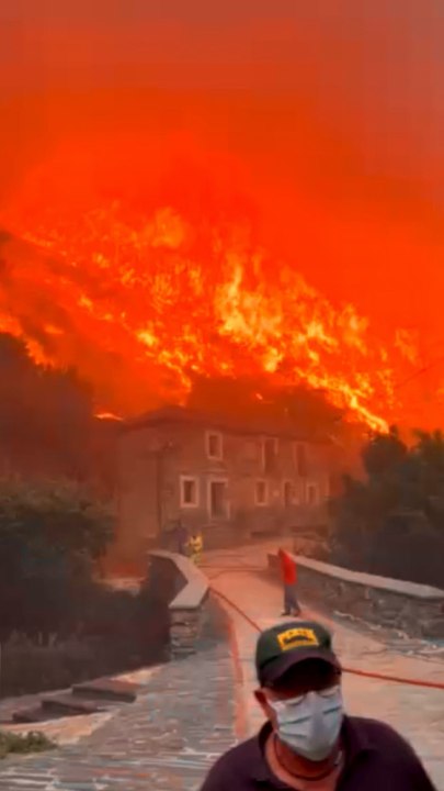 Impactantes imágenes del incendio en Pobladura de la Sierra, en León