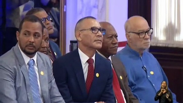Luis Abinader enrostra a Danilo Medina las obras que ha hecho en San Juan