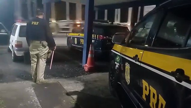 PRF apreende mais de 100 quilos de maconha e recupera veículo roubado em Ponta Grossa