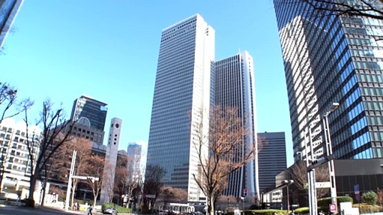 Photographing the buildings in Nishi-Shinjuku. 茂木貴継