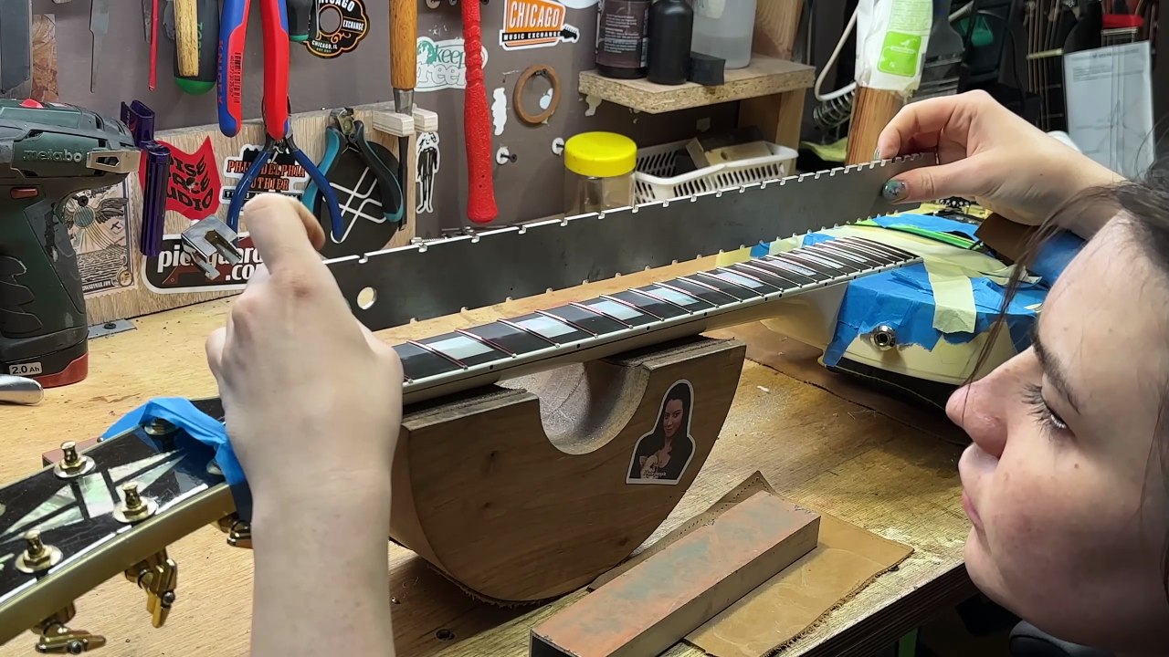 Restoration of old Gibson (Jul 7, 2023) [Tanya Shpachuk]