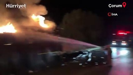 Çorum’da çöp yüklü tır alev alev yandı