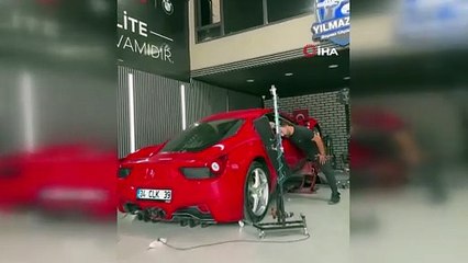 17 milyon değerindeki Ferrari köprü ayağına çarptı, sürücüsü tamir ustası çıktı