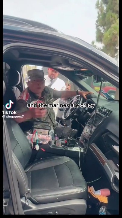 25 Marines américains à San Fernando, en Californie, disent qu'ils vont «se débarrasser de la glace».