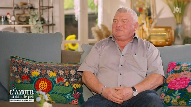 L'amour est dans le pré : Que sont-ils devenus ? : Pascal présente Céline à Karine Le Marchand.