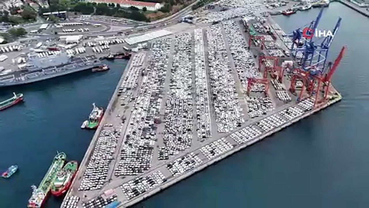 İstanbul Boğazı'na sıfır noktadaki binlerce sıfır km araç kamerada