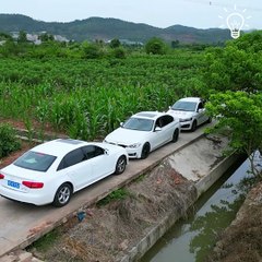 Skilled driver gets out out of an impossible situation😮