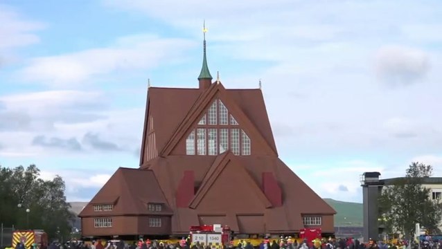 Timelapse shows Swedish 600-tonne church begin three-mile journey to new home