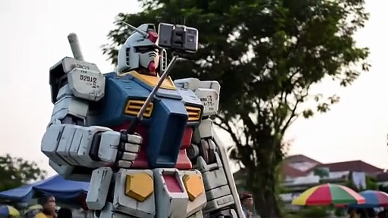Gundam selfie