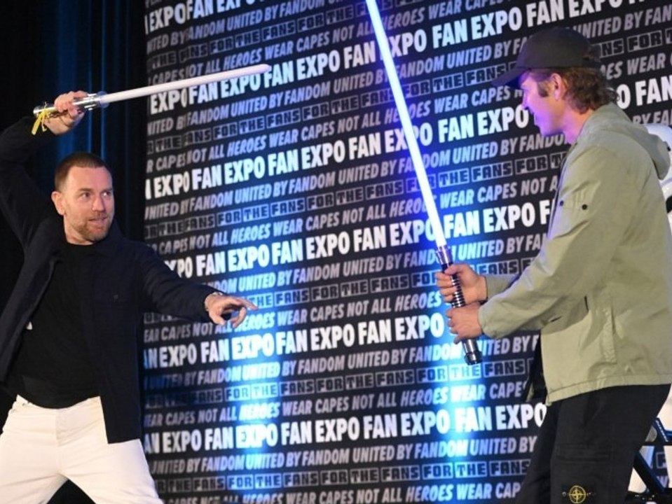 "Star Wars"-Stars begeistern mit Lichtschwert-Show
