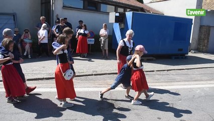 Les traditionnelles danses folkloriques pour le dernier jour de la fête à Saint-Mard