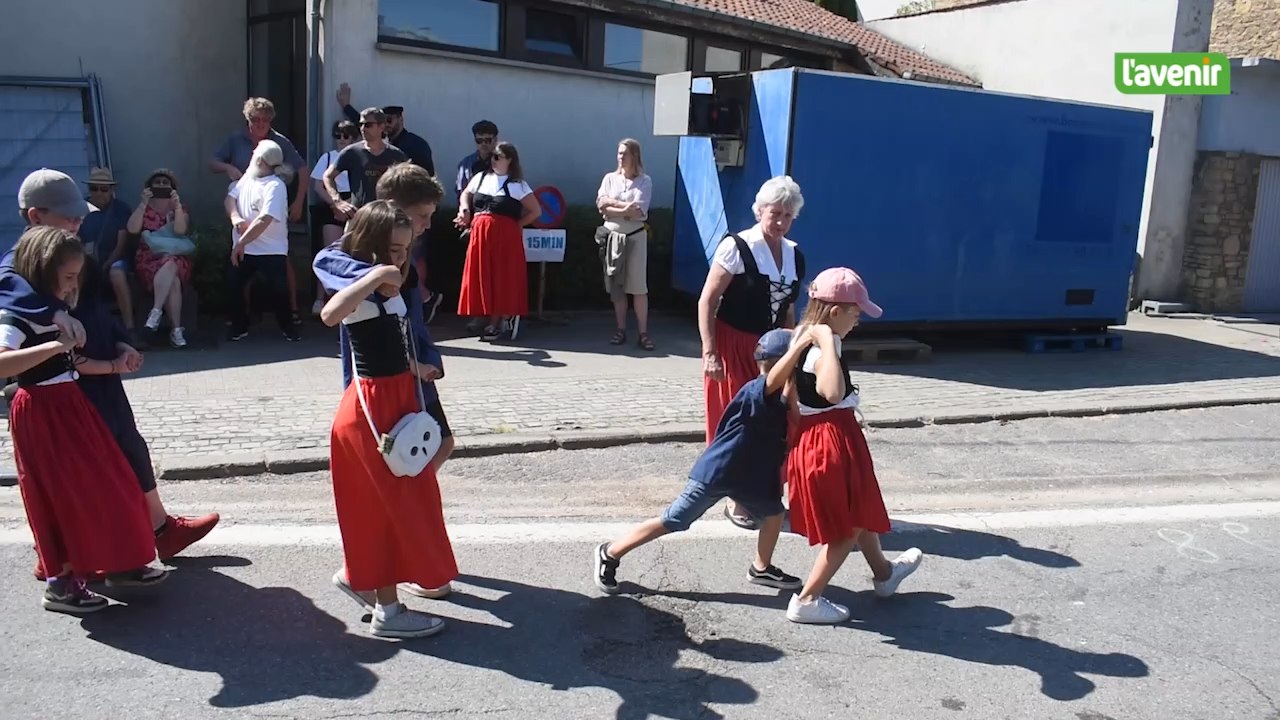 Les traditionnelles danses folkloriques pour le dernier jour de la fête à Saint-Mard