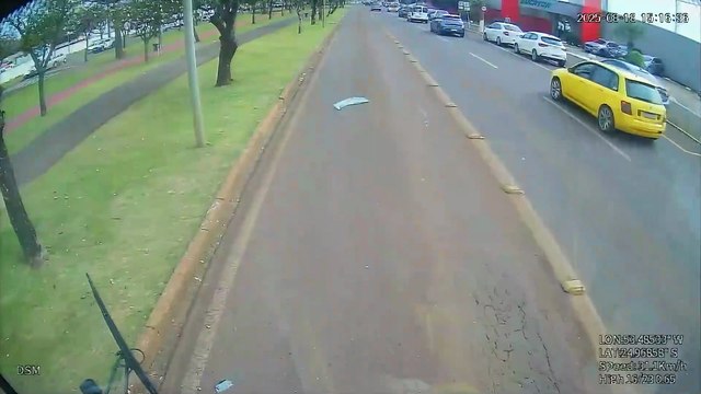 Câmera de ônibus flagra conversão à esquerda que provocou acidente com vítima grave em Cascavel
