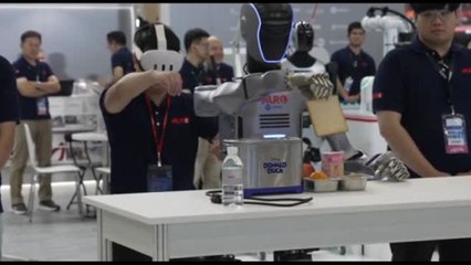 Dal calligrafo al cuoco, le abilità dei robot allo show di Taipei
