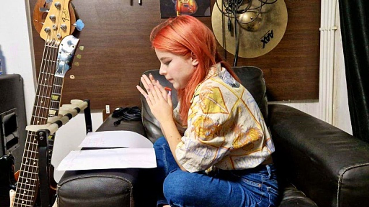 7541  Krissy Rieger Krieg  Frieden