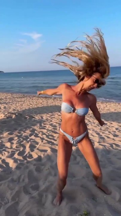 Flavia Mihasan - 17-18.07.2025 \ În vacanță, în Bulgaria, cu puradeii și cu Viviana. HVD Reina del Mar, Obzor. TikTok, cerșind atenție. Pregătirea pentru următoarea vacanță, în Creta, doar ea și noul ei iubițel, cheliosul Andrei Ciobanu.