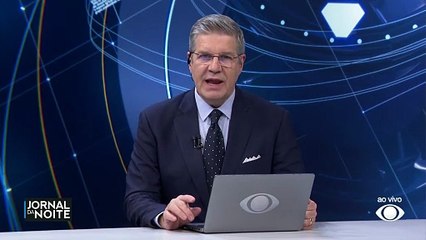 Urso negro invade hidromassagem nos Estados Unidos