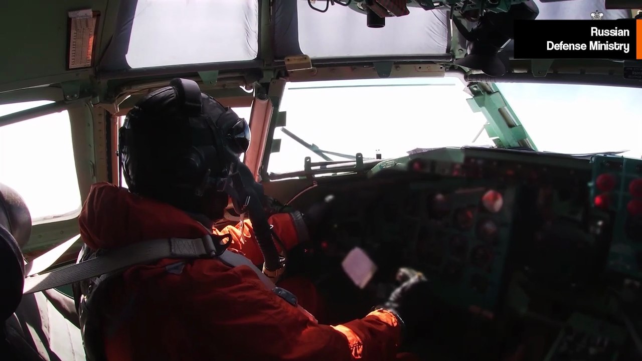 Bombardieri strategici russi Tu-95MS sorvolano il Mare di Barents