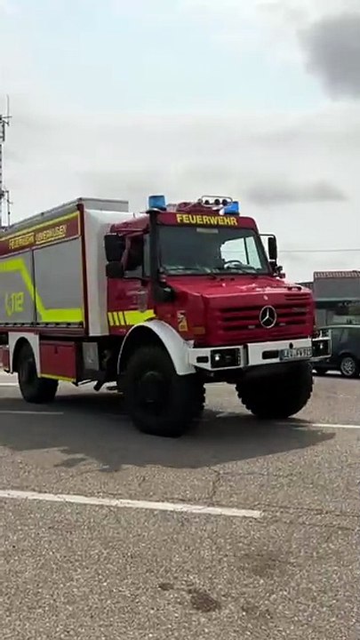 Escolta a bomberos