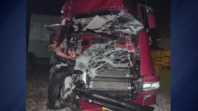 갓길 정차한 버스 화물차가 들이받아...1명 숨지고 6명 다쳐 / YTN