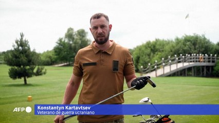 Zelensky presenteia Trump com taco de golfe de veterano da guerra da Ucrânia