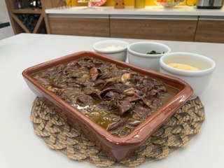 Como fazer feijoada? veja receita clássica para servir a família inteira
