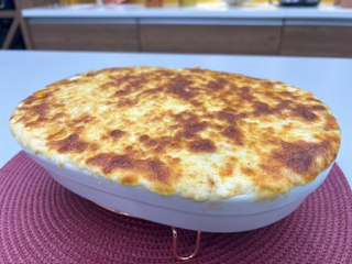 Lasanha de Berinjela Gratinada com Molho à Bolonhesa e Bechamel