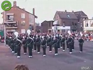 LesCretins.com - Ça c'est du croche-pied