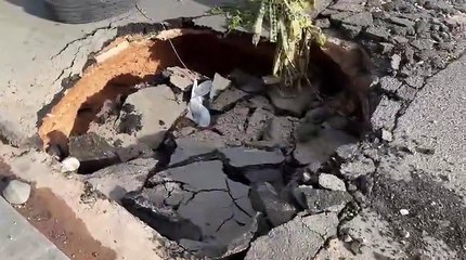 Socavón en carretera de Manoguayabo genera caos vehicular 