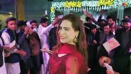 Payain chooriyan Mai aj satrungiyan pari paro dance