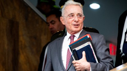 Ordenan libertad de  Álvaro Uribe