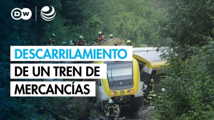 Espectacular descarrilamiento de un tren de mercancías