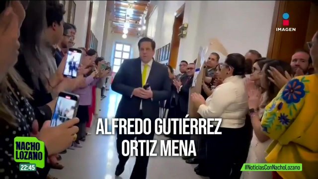 Trabajadores del Poder Judicial aplauden a ministros en la última sesión de la SCJN