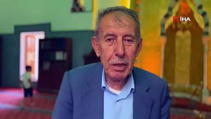 Türkiye'nin tarihi camisinde uygunsuz kıyafetlerle tepki çeken görüntüler