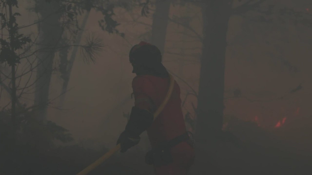 LARGA NOCHE de LUCHA contra el FUEGO de los BOMBEROS en ESPAÑA