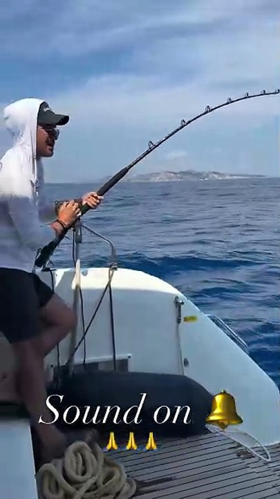 Ο Γιάννης Τσιμιτσέλης και η Κατερίνα Γερονικολού σε σκάφος στο Ιόνιο